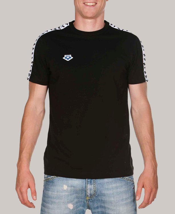 https://web.metroswimshop.com/images/002701_501.jpg